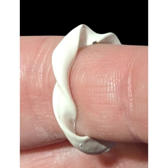 Abstract White Enamel Coated Art Ring Size 5 1/2 - Picture 4 of 13